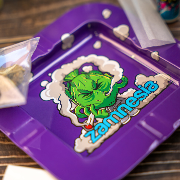 Kovový čtvercový popelník Budhead (Zamnesia)