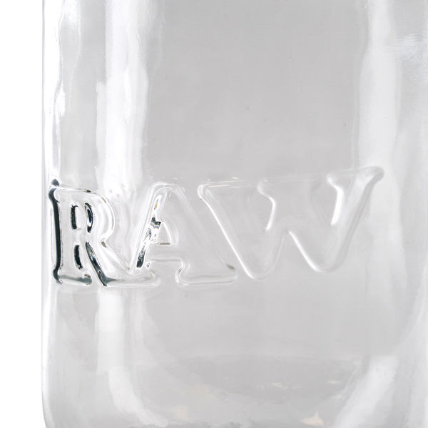 Sklenice na zrání trávy (RAW)