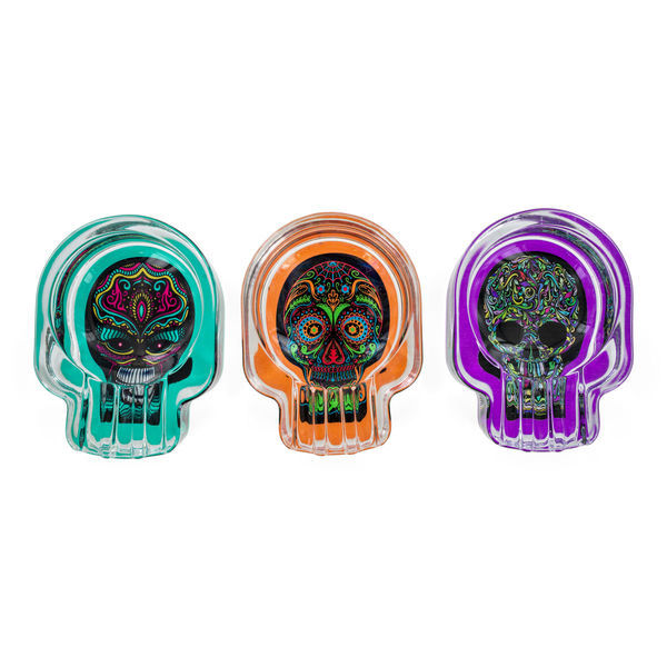 Skleněná popelníková lebka