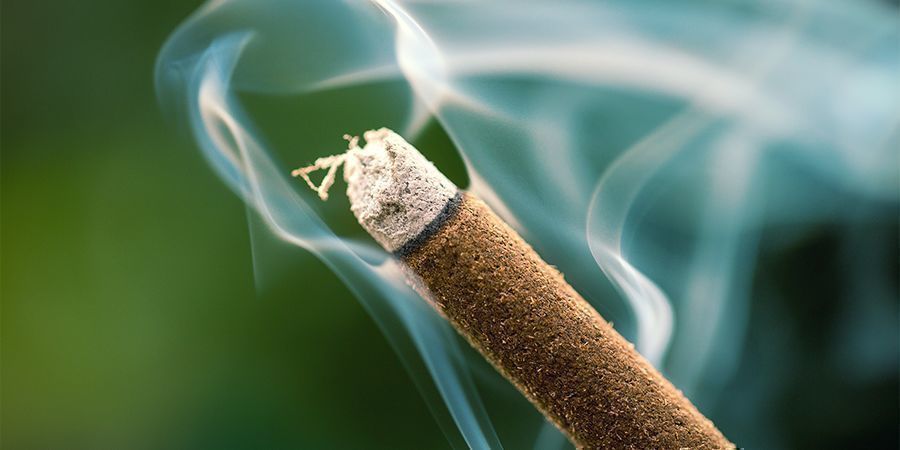 JAK SCHOVAT Z&Aacute;PACH Z KOUŘEN&Iacute;