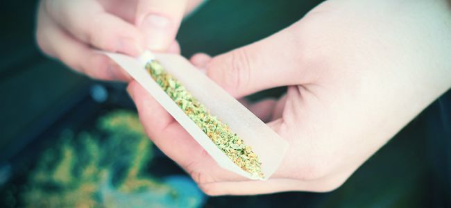 VYNECHEJTE TAB&Aacute;K A KOUŘTE HO ČIST&Eacute;