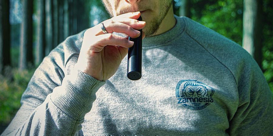 Č&iacute;m se jedl&eacute; konopn&eacute; produkty li&scaron;&iacute; od jin&yacute;ch způsobů už&iacute;v&aacute;n&iacute; konop&iacute;, jako je kouřen&iacute;/vaporizov&aacute;n&iacute;?