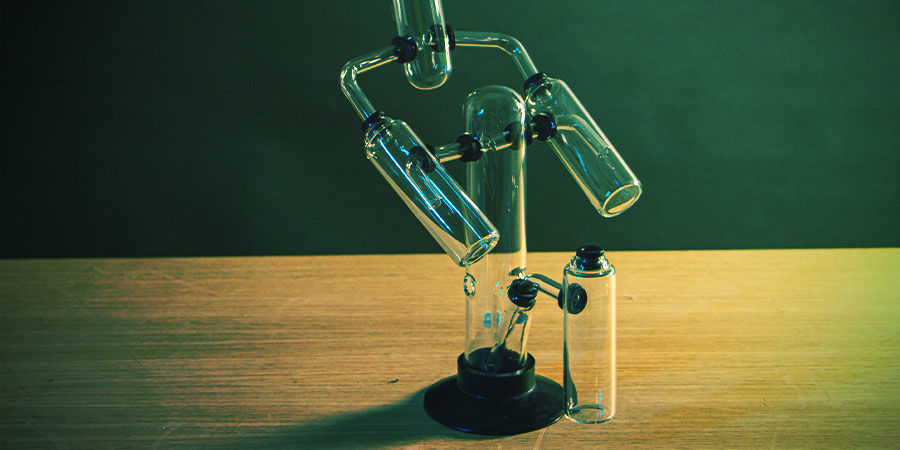 V&iacute;cekomorov&yacute; bong na konop&iacute;