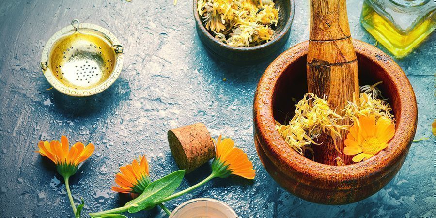 JAK SI VYROBIT VLASTN&Iacute; MĚS&Iacute;ČKOV&Yacute; EXTRAKT/OLEJ