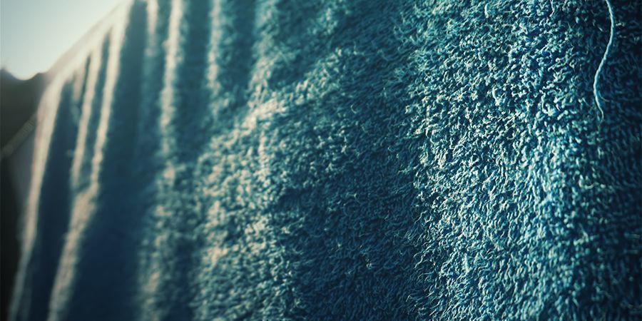 Dal&scaron;&iacute; způsoby, jak zv&yacute;&scaron;it relativn&iacute; vlhkost: pověste mokr&eacute; ručn&iacute;ky