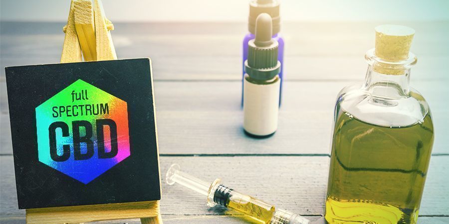 Důvody, proč možn&aacute; nec&iacute;t&iacute;te &uacute;činky CBD: CBD v pln&eacute;m spektru vs. izol&aacute;t CBD