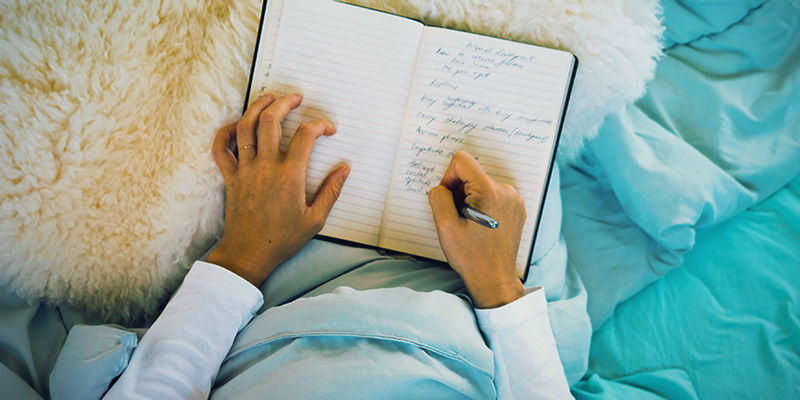 Jak si v&eacute;st den&iacute;k snů: Co dělat po probuzen&iacute;