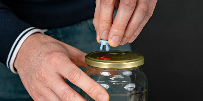 Vložen&iacute; a upevněn&iacute; hotov&eacute;ho gumov&eacute;ho injekčn&iacute;ho portu