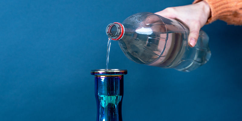 2. Nalijte vodu do z&aacute;kladny