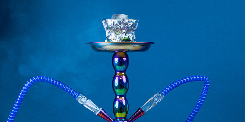 8. Počkejte, až uhl&iacute;ky zahřej&iacute; korunku, než začnete kouřit