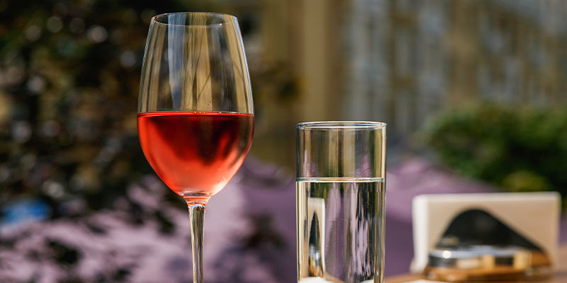 Jak nejl&eacute;pe předej&iacute;t kocovině?