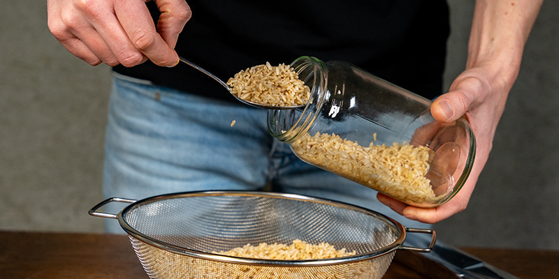 Naplňte sklenice nebo pytle na substr&aacute;t zvolen&yacute;m zrnem