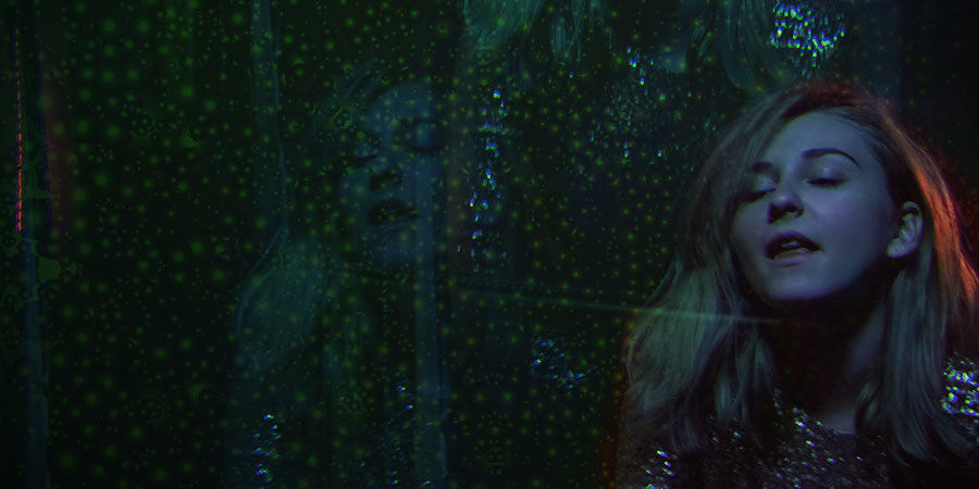 PROČ SI LID&Eacute; MYSL&Iacute;, ŽE ABSINT ZPŮSOBUJE HALUCINACE?