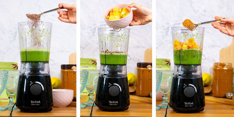 Jakmile vznikne hlad&scaron;&iacute; směs, přidejte kakaov&yacute; pr&aacute;&scaron;ek, skořici a zvolen&eacute; ovoce.