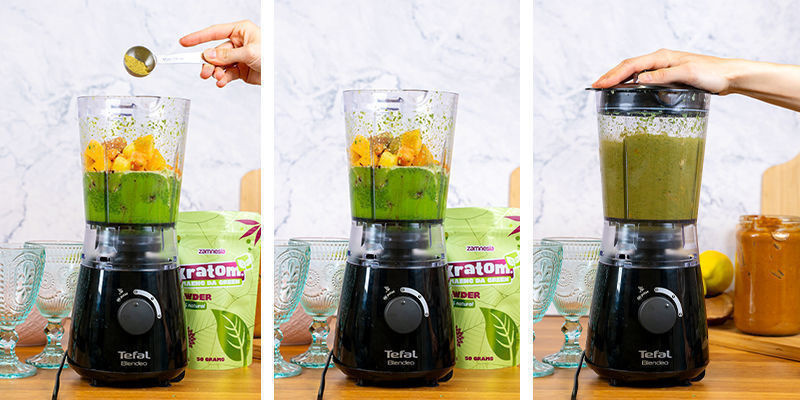 Na z&aacute;věr dosypte kratomov&yacute; pr&aacute;&scaron;ek a mixujte, dokud nebude smoothie &uacute;plně hladk&eacute; a kr&eacute;mov&eacute;.