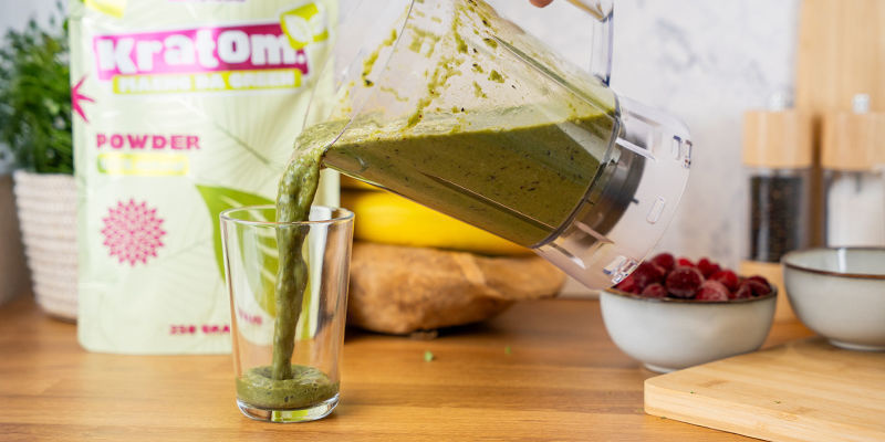 Mixujte, dokud nebude směs dokonale hladk&aacute;, a ihned pod&aacute;vejte.