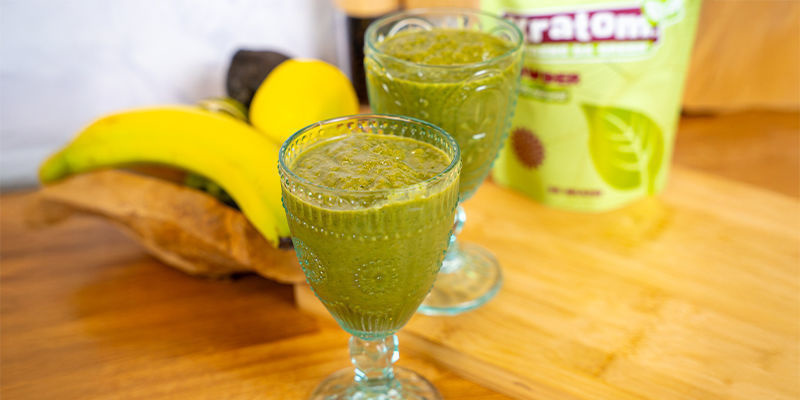 Čokol&aacute;dovo-ořechov&eacute; kratom smoothie