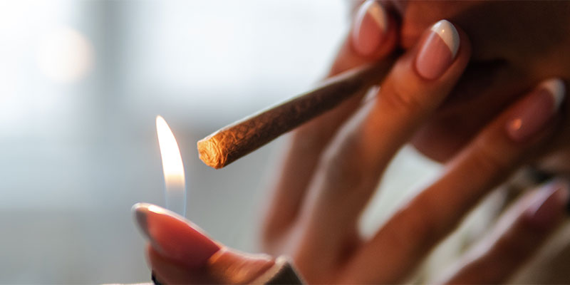 Lep&scaron;&iacute; způsob kouřen&iacute;: jointy bez tab&aacute;ku