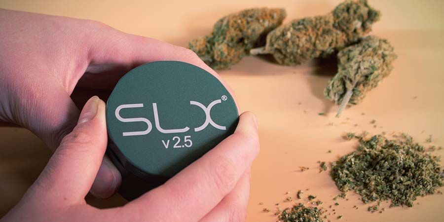 Jak otevřít zaseknutou kovovou drtičku na bylinky