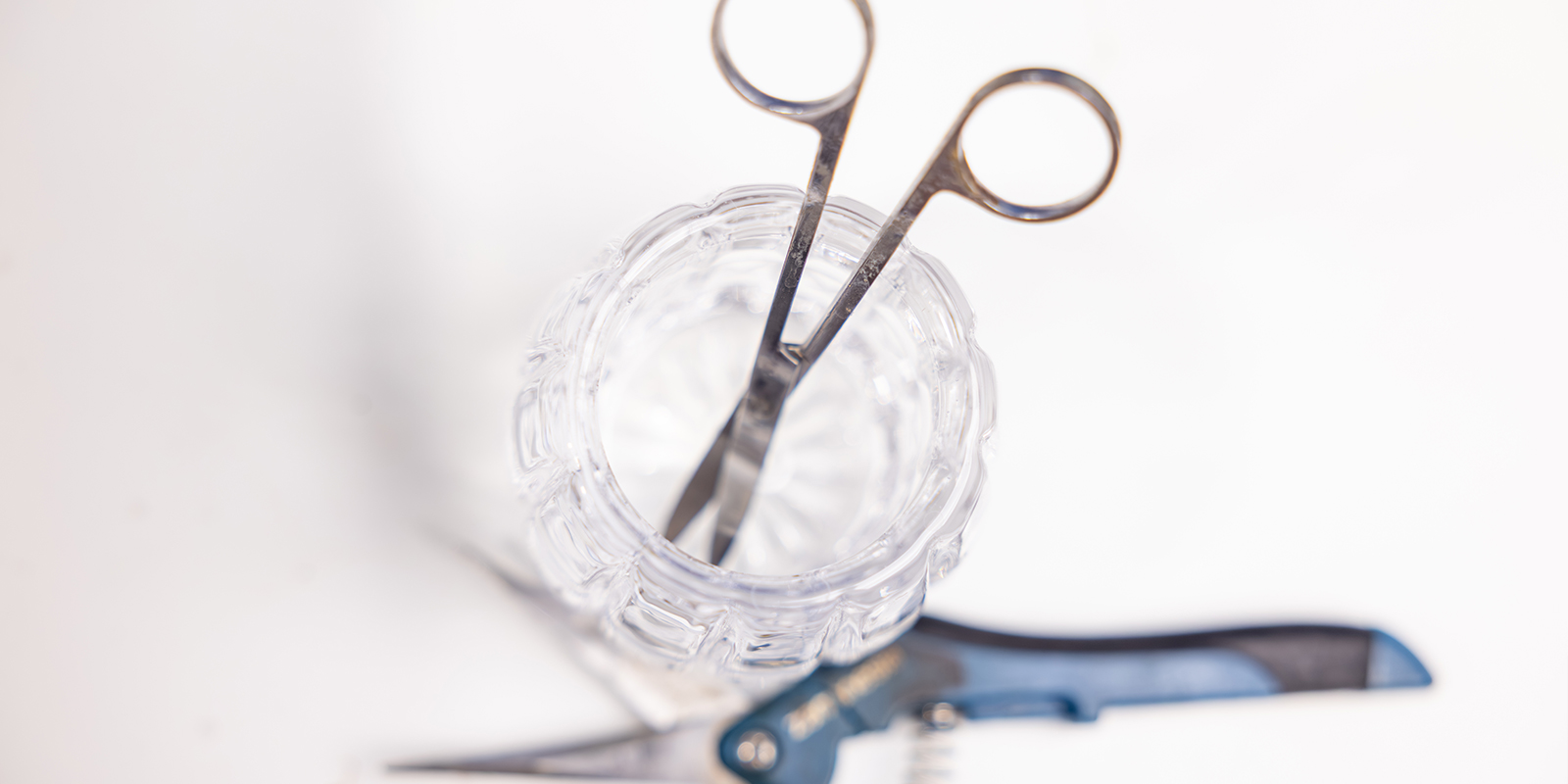 N&aacute;stroje a pomůcky na odlistěn&iacute;