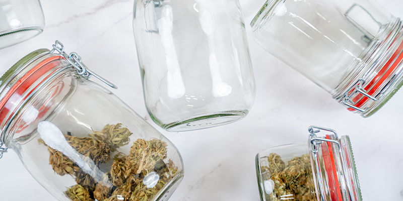 Sklenice na zrání konopí