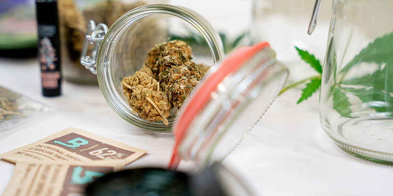 Sklenice na zrání konopí