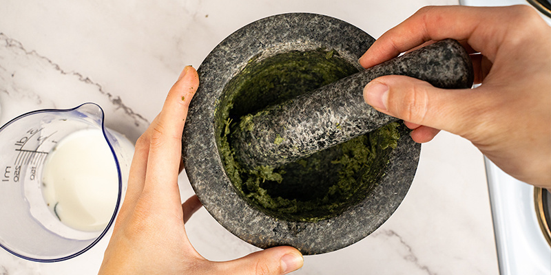 Rozmělněte na jemnou pastu