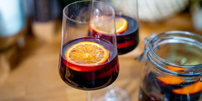 Jak vyrobit víno obohacené konopím