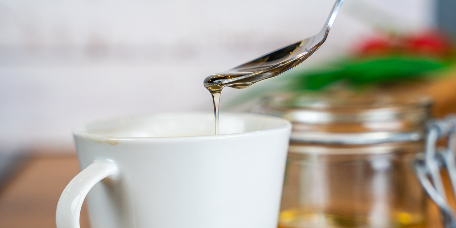 Od úlu k rauši: připravte si vlastní konopný med!