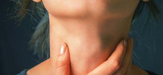 Jak ulevit od bolavého krku po kouření konopí